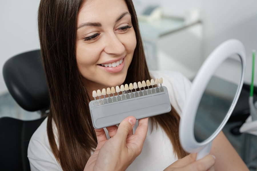 Get a Straight Beautiful Smile With Dental Veneers